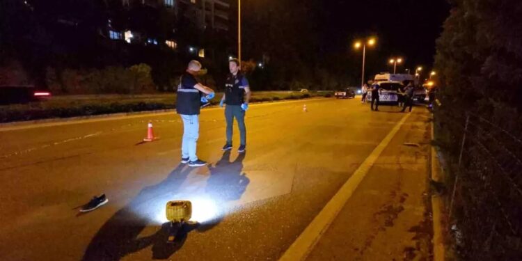 Avtomobil 21 yaşlı gənci vurdu