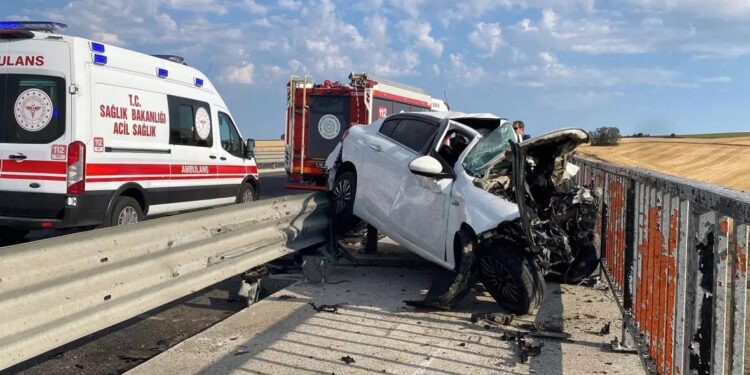 Minik avtomobili və yük maşını toqquşdu: 21 yaşlı şəxs öldü