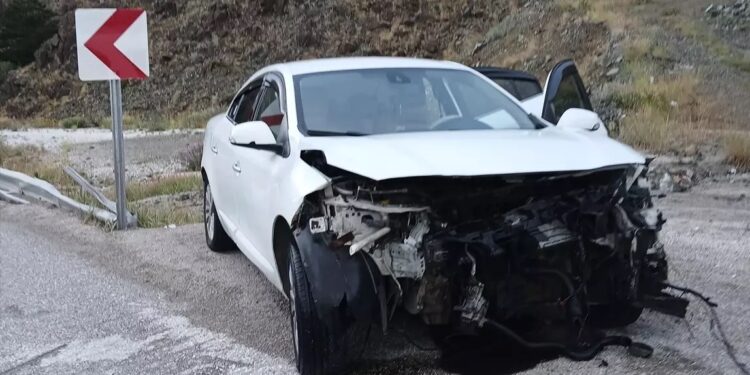 İki avtomobil toqquşdu: 5 yaralı