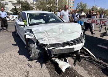 İki avtomobil toqquşdu: 1 ölü, 4 yaralı