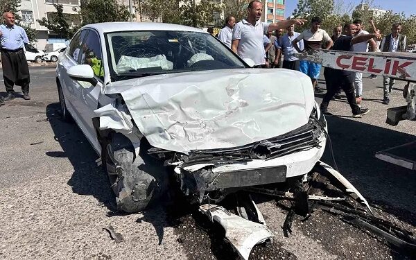 İki avtomobil toqquşdu: 1 ölü, 4 yaralı