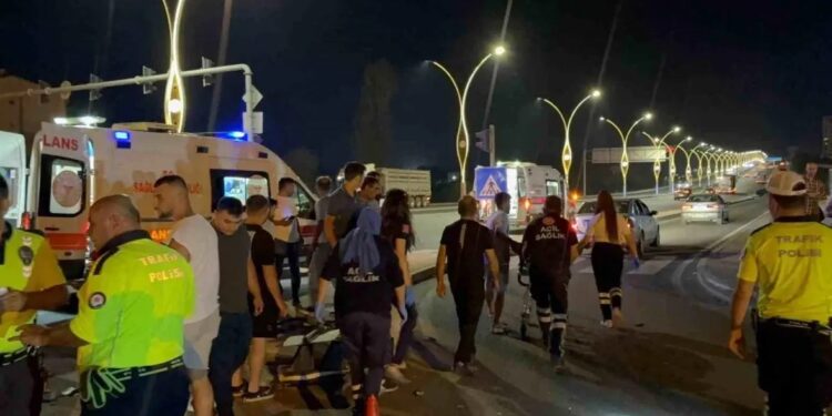 Minik avtomobili və motosiklet toqquşdu:2 yaralı