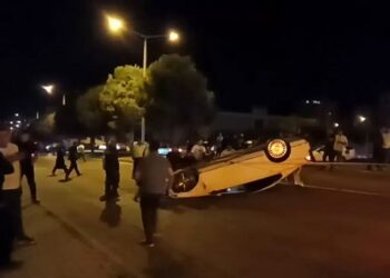 İki avtomobil toqquşdu: Avtomobillərdən biri aşdı