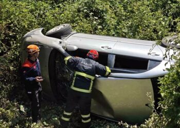 Avtomobil çaya aşdı:3 yaralı