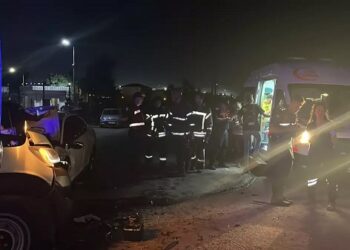 Minik avtomobili işçiləri daşıyan mikroavtobus toqquşdu: 10 yaralı