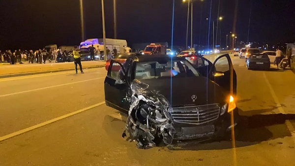 İki avtomobil toqquşdu: 3 yaralı