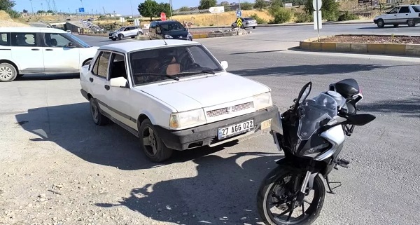 Minik avtomobili və motosiklet toqquşdu: 2 yaralı