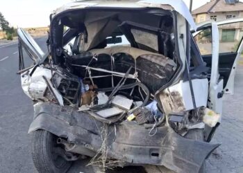 Minik avtomobili və mikroavtobus toqquşdu: 3 yaralı