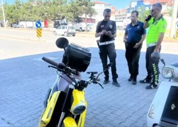 Minik avtomobili və motosiklet toqquşdu: 1 yaralı