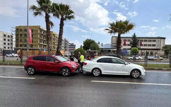 İki avtomobil toqquşdu: 2 yaralı