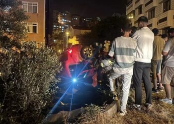 Avtomobil kömür depsuna aşdı