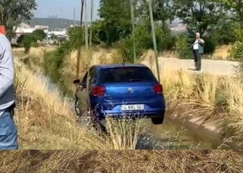 Avtomobil su kanalına düşdü