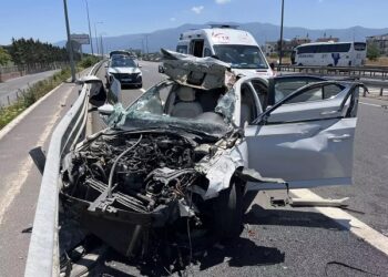 Avtomobil baryerlərə çırpıldı:4 yaralı