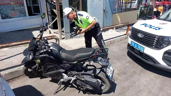 Minik avtomobili və motosiklet toqquşdu: 2 yaralı