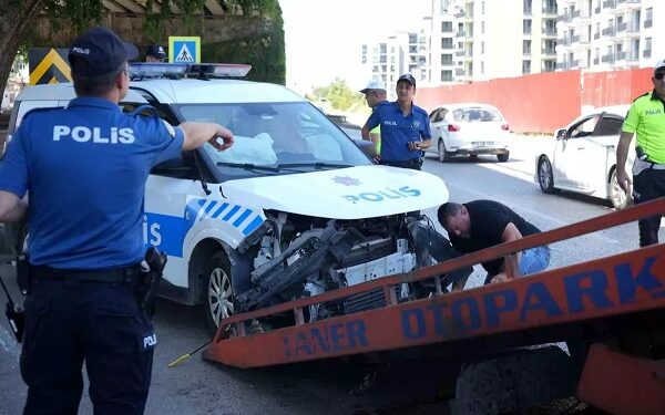 Polis avtomobili və minik avtomobili toqquşdu: 4 yaralı