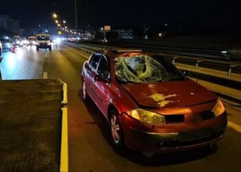 Minik avtomobili piyadanı vurdu