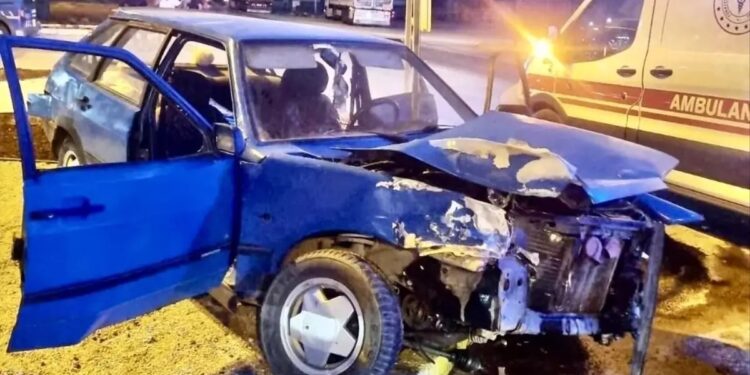 Minik avtomobili və TIR toqquşdu: 3 yaralı