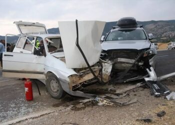 İki avtomobil toqquşdu: 3 yaralı