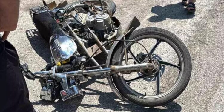 Minik avtomobili və motosikleti toqquşdu: 2 yaralı