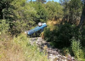 Yeni evlənən çütlüyün olduğu avtomobil uçurumdan aşdı