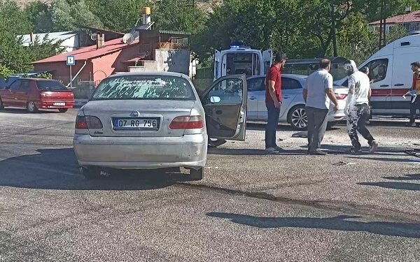 İki avtomobil toqquşdu: 4 yaralı