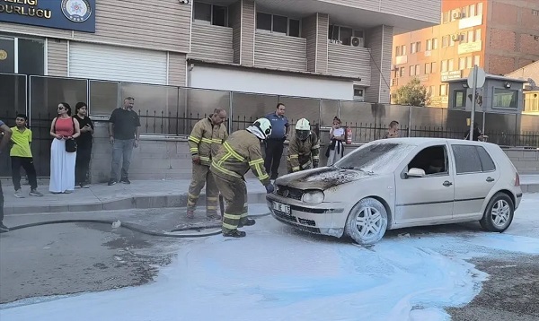 Hərəkətdə olan avtomobil yandı