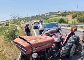 Traktor və minik avtomobili toqquşdu: 5 yaralı