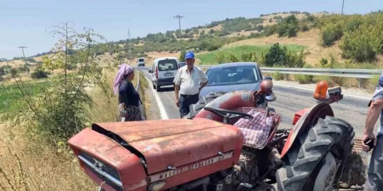 Traktor və minik avtomobili toqquşdu: 5 yaralı