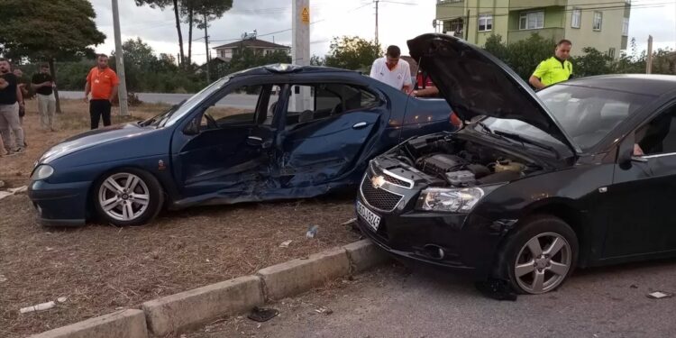 İki avtomobil toqquşdu: 8 yaralı