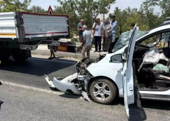 Minik avtomobili TIR-a çırpıldı: 1 yaralı
