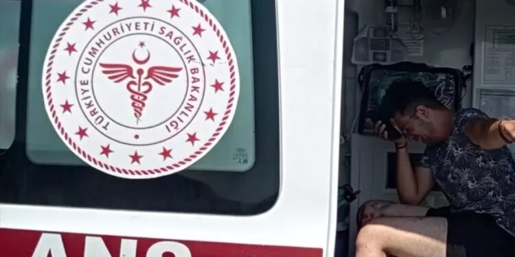 Minik avtomobili və motosiklet toqquşdu: 3 yaralı