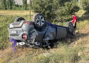 Nişan mərasimindən qayıdan avtomobil aşdı: 1 ölü, 4 yaralı