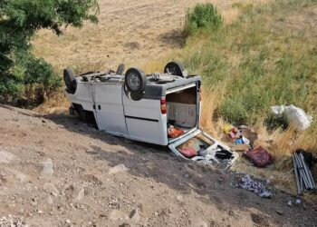 Minik avtomobili və mikroavtobus toqquşdu: 14 yaralı