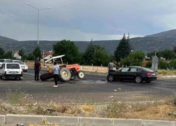 Minik avtomobili və traktor toqquşdu: 2 yaralı