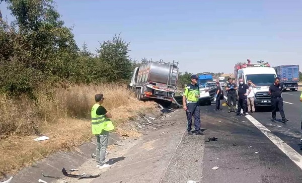 Minik avtomobili süd daşıyan yük maşını ilə toqquşdu: 4 yaralı