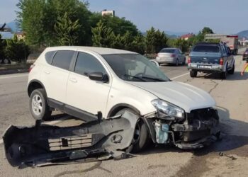 Mikroavtobus və minik avtomobili toqquşdu: 13 yaralı
