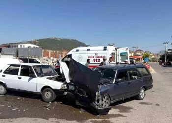 İki avtomobil toqquşdu: 5 yaralı