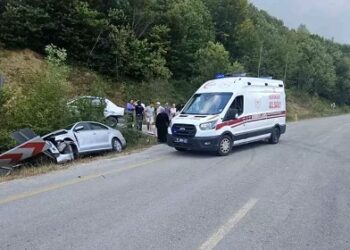 İki avtomobil toqquşdu: 2 yaralı