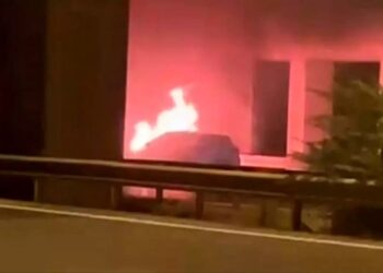 Hərəkətdə olan avtomobil yandı