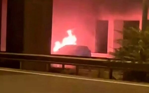 Hərəkətdə olan avtomobil yandı