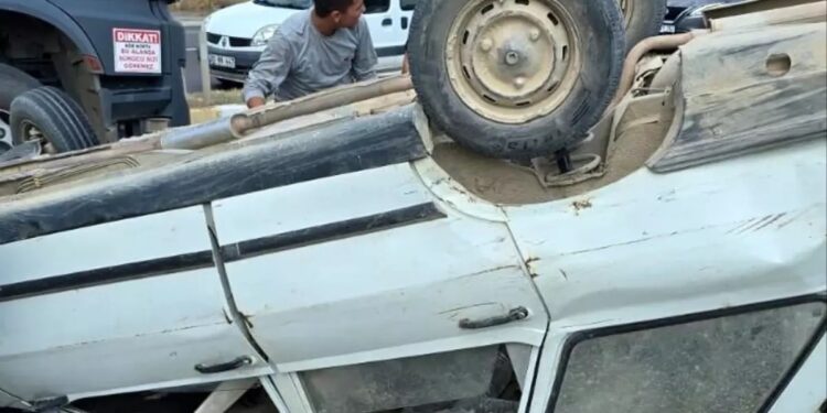 İki avtomobil toqquşdu: Avtomobillərdən biri aşdı