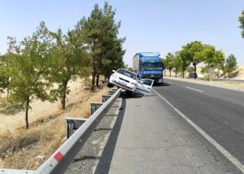 TIR və minik avtomobili toqquşdu: 3 yaralı