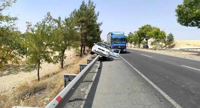 TIR və minik avtomobili toqquşdu: 3 yaralı