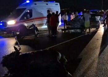 Minik avtomobili və at arabası toqquşdu: 2 yaralı