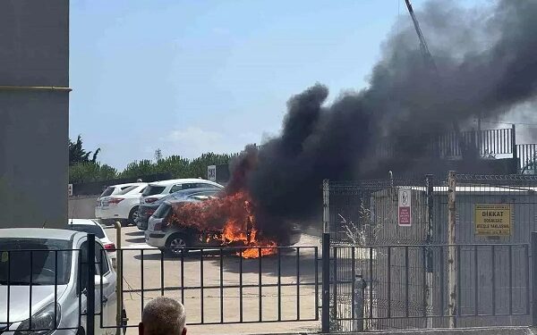 Parklanmış vəziyyətdə olan avtomobil yandı