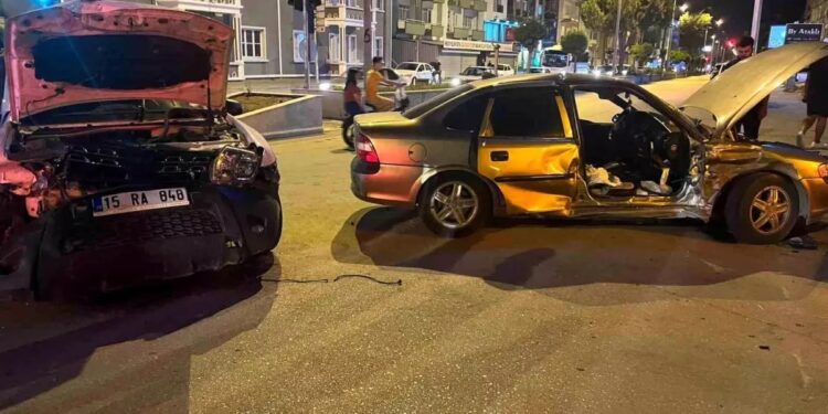 İki avtomobil toqquşdu: 2 yaralı