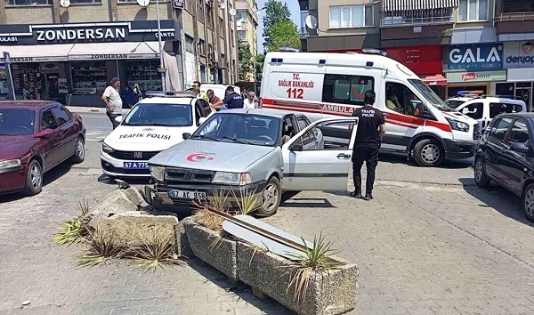 Minik avtomobili piyadanı vurdu