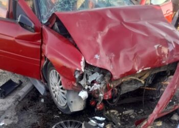 Minik avtomobili və mikroavtobus toqquşdu: 1 ölü, 12 yaralı