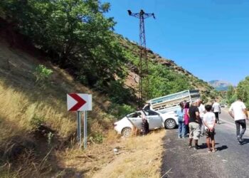 İki avtomobil toqquşdu: 3 yaralı