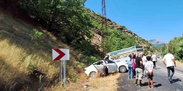 İki avtomobil toqquşdu: 3 yaralı